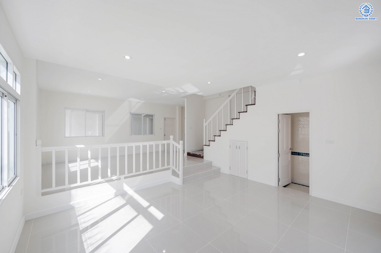 บ้านมือสองตกแต่งใหม่ โครงการ ปริญญดา เกษตร-นวมินทร์ หลังมุม เนื้อที่ 40.5 ตร.ว. ฟังก์ชัน 3 ห้องนอน 3 ห้องน้ำ 2 ที่จอดรถ บ้านทำเลเมือง การเดินทางสะดวกเชื่อมต่อถนนประเสริฐมนูกิจ ถนนรามอินทรา ถนนพหลโยธิน ใกล้เซ็นทรัล อีสต์วิลล์ โรงเรียนเลิศหล้า และใกล้จุดขึ้นทางด่วน "ฉลองรัช"